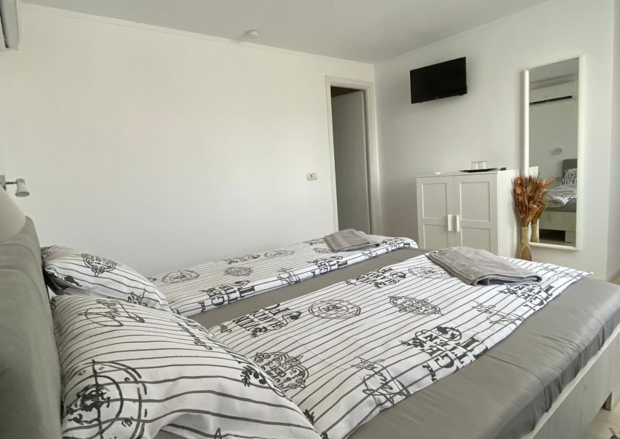Four Rooms Curtea de Argeş Exterior foto