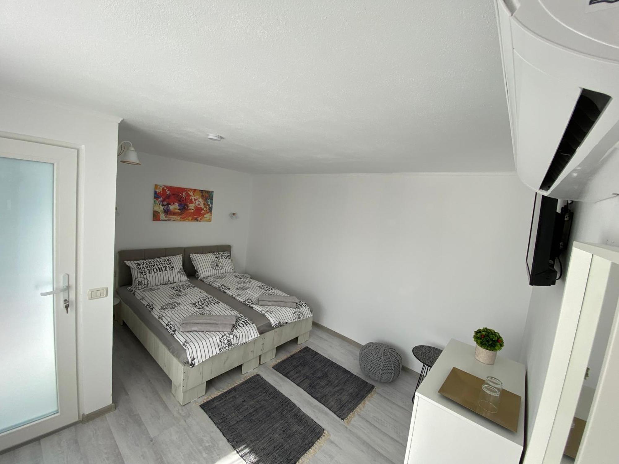 Four Rooms Curtea de Argeş Exterior foto